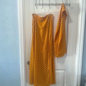 Long skirt and another piece that can be used as scarf, top, or for the hair.